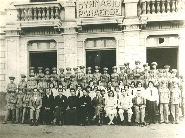 http://muspam.com.br/images/phocagallery/fotos_antigas/predio-da-casa-da-cultura-antigo-grande-hotel/15_ginasio paraense em 1928_foto 624.jpg